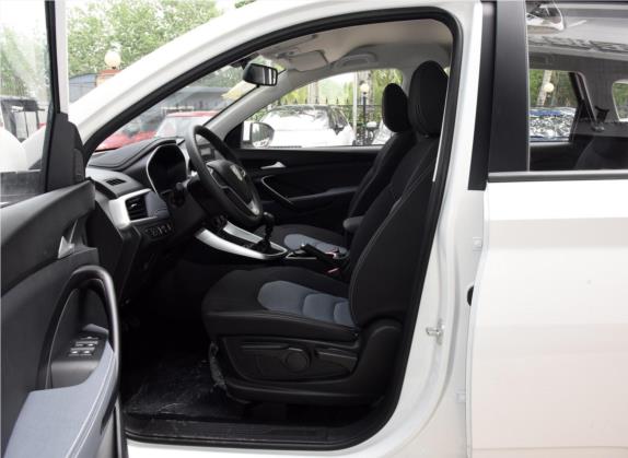 宝骏530 2019款 1.5T 手动舒适型 7座 国V 车厢座椅   前排空间