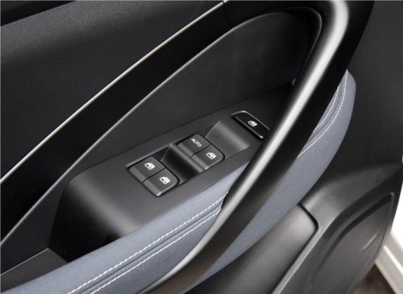 宝骏530 2019款 1.5T 手动舒适型 7座 国V 车厢座椅   门窗控制