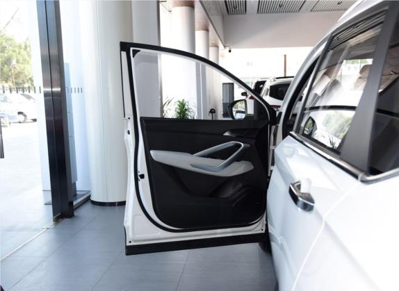宝骏530 2019款 1.5T 手动豪华型 7座 国V 车厢座椅   前门板