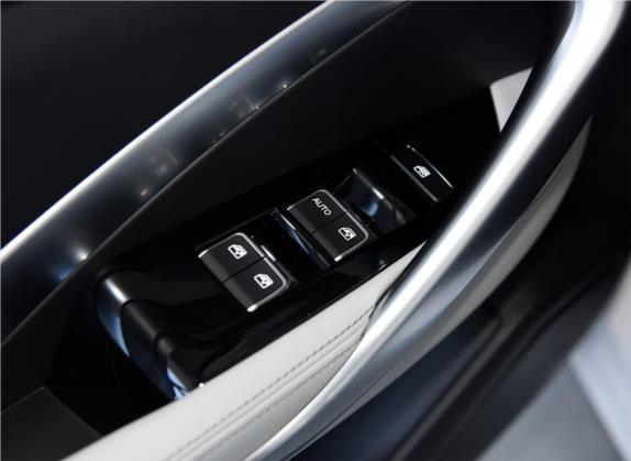 宝骏530 2019款 1.5T 手动豪华型 7座 国V 车厢座椅   门窗控制