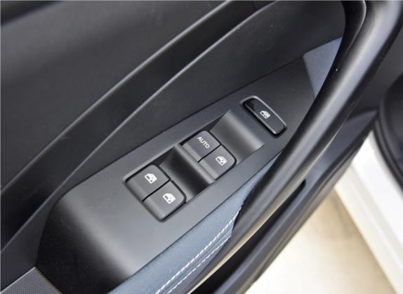 宝骏530 2019款 1.5T CVT精英型 7座 国V 车厢座椅   门窗控制