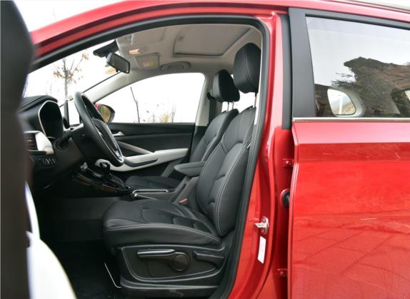宝骏530 2019款 1.5T CVT豪华型 7座 国V 车厢座椅   前排空间