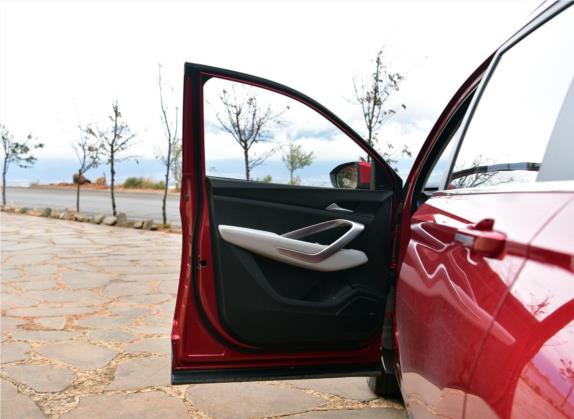 宝骏530 2019款 1.5T CVT豪华型 7座 国V 车厢座椅   前门板