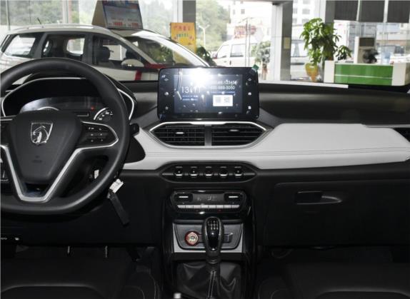 宝骏530 2019款 1.5T 手动豪华型 7座 国VI 中控类   中控台