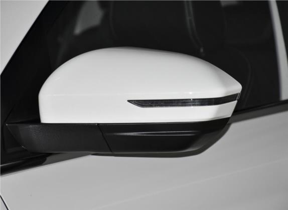 宝骏530 2019款 1.5T 手动豪华型 7座 国VI 外观细节类   外后视镜