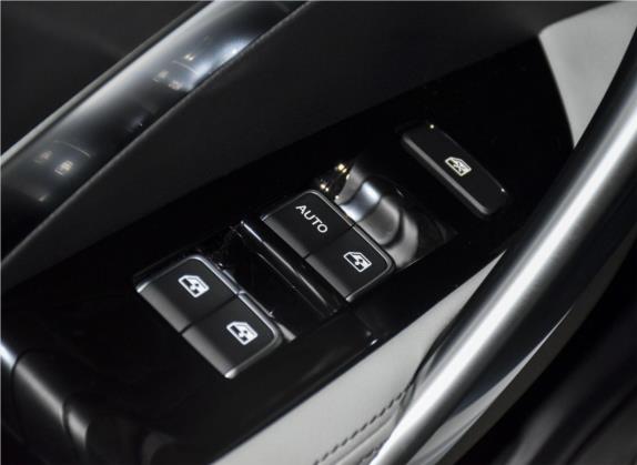 宝骏530 2019款 1.5T 手动豪华型 7座 国VI 车厢座椅   门窗控制