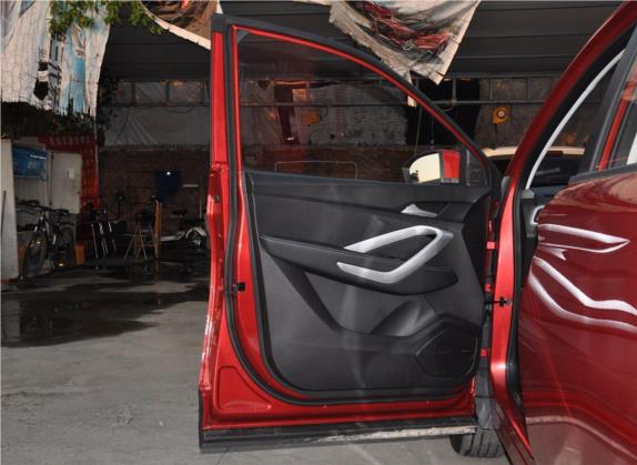 宝骏530 2020款 1.5T CVT尊贵互联型 6座 车厢座椅   前门板
