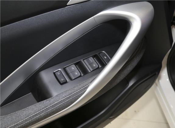 宝骏530 2020款 1.5T 手动舒适型 5座 车厢座椅   门窗控制