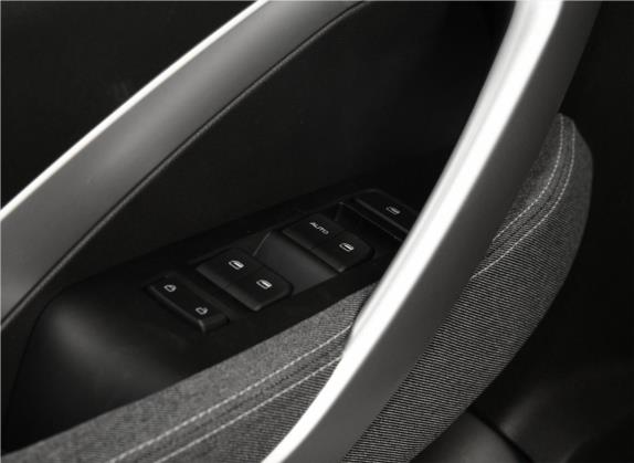 宝骏530 2020款 1.5T 手动舒适型 7座 车厢座椅   门窗控制