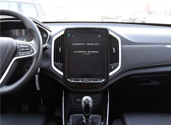 宝骏530 2020款 1.5T 手动豪华型 6座 中控类   中控台