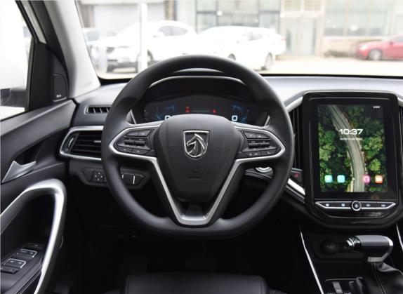 宝骏530 2020款 1.5T CVT豪华互联型 7座 中控类   驾驶位