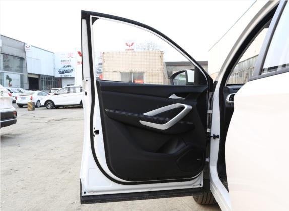 宝骏530 2020款 1.5T CVT尊贵互联型 5座 车厢座椅   前门板