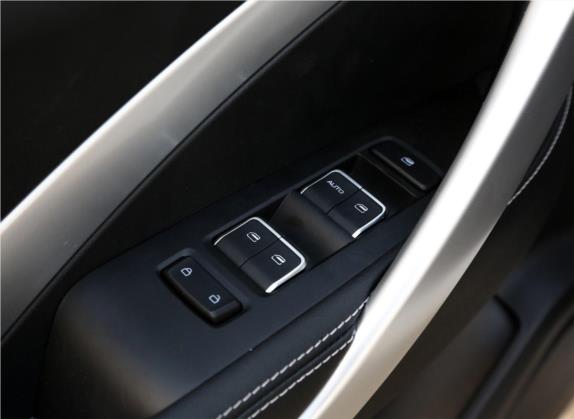 宝骏530 2020款 1.5T CVT尊贵互联型 5座 车厢座椅   门窗控制