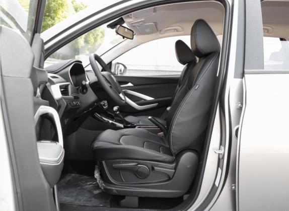 宝骏530 2021款 全球车周年纪念版 1.5T CVT豪华型 5座 车厢座椅   前排空间