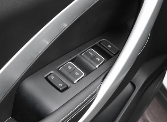 宝骏530 2021款 全球车周年纪念版 1.5T CVT豪华型 5座 车厢座椅   门窗控制