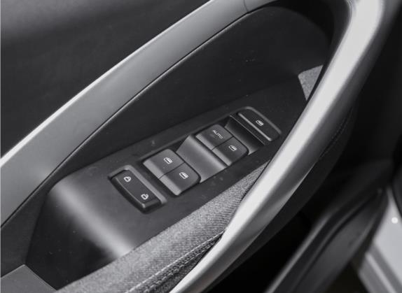 宝骏530 2021款 全球车周年纪念版 1.5T 手动舒适型 5座 车厢座椅   门窗控制