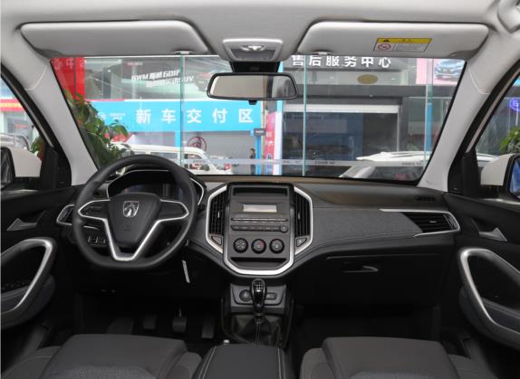 宝骏530 2021款 全球车周年纪念版 1.5T 手动舒适型 6座 中控类   中控全图
