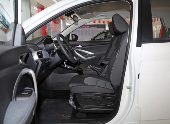 宝骏530 2021款 全球车周年纪念版 1.5T 手动舒适型 6座 车厢座椅   前排空间