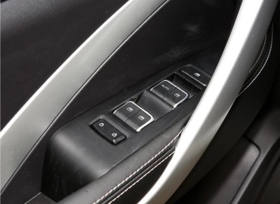 宝骏530 2021款 全球车周年纪念版 1.5T CVT豪华型 6座 车厢座椅   门窗控制