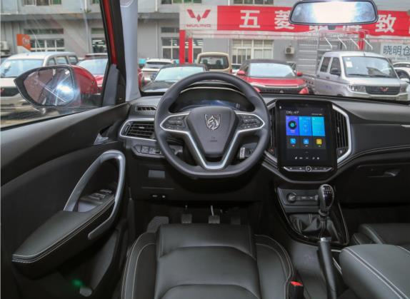 宝骏530 2021款 全球车周年纪念版 1.5T 手动豪华型 7座 中控类   驾驶位