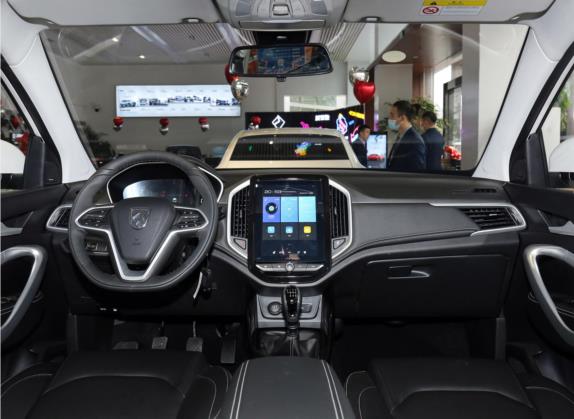 宝骏530 2021款 全球车周年纪念版 1.5T 手动尊贵型 7座 中控类   中控全图