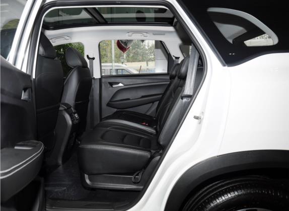 宝骏530 2021款 全球车周年纪念版 1.5T 手动尊贵型 7座 车厢座椅   后排空间