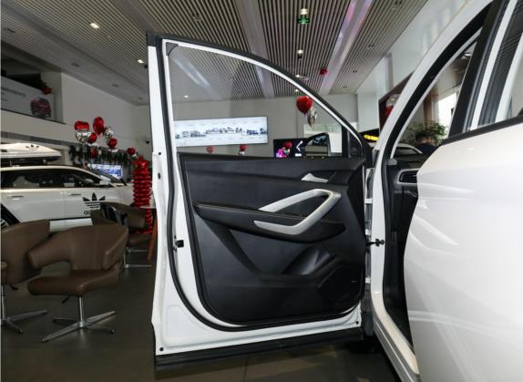宝骏530 2021款 全球车周年纪念版 1.5T 手动尊贵型 7座 车厢座椅   前门板