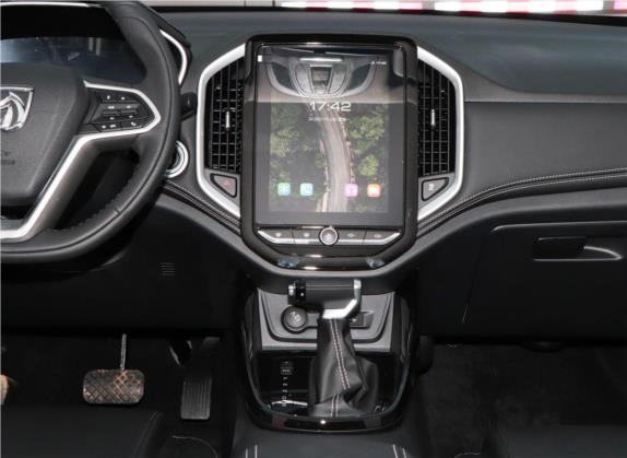 宝骏530 2021款 全球车周年纪念版 1.5T CVT尊贵互联型 6座 中控类   中控台