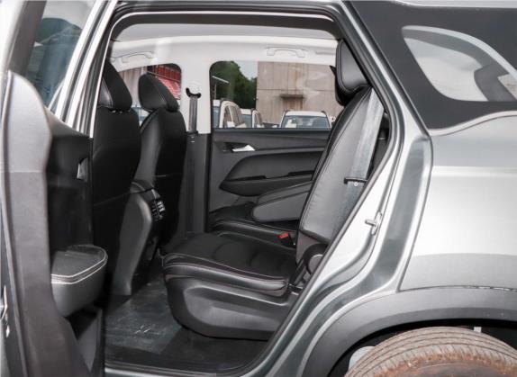 宝骏530 2021款 全球车周年纪念版 1.5T CVT尊贵互联型 6座 车厢座椅   后排空间