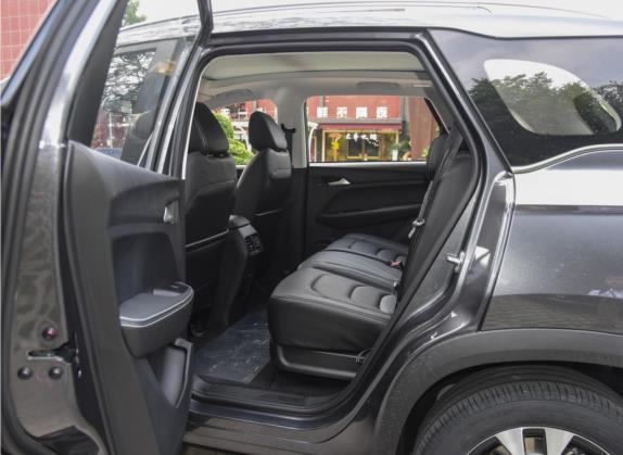 宝骏530 2021款 全球车周年纪念版 1.5T CVT尊贵互联型 7座 车厢座椅   后排空间