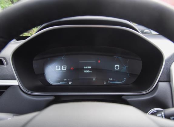 宝骏530 2021款 全球车周年纪念版 1.5T CVT尊贵互联型 7座 中控类   仪表盘