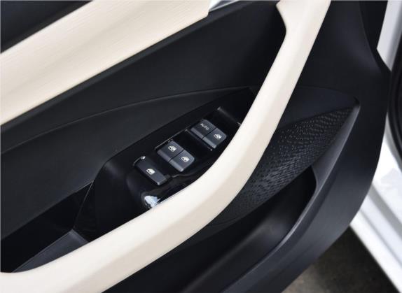 宝骏360 2018款 1.5L 手动豪华型 国V 车厢座椅   门窗控制