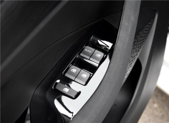 宝骏360 2018款 1.5L 手动精英型 国V 车厢座椅   门窗控制