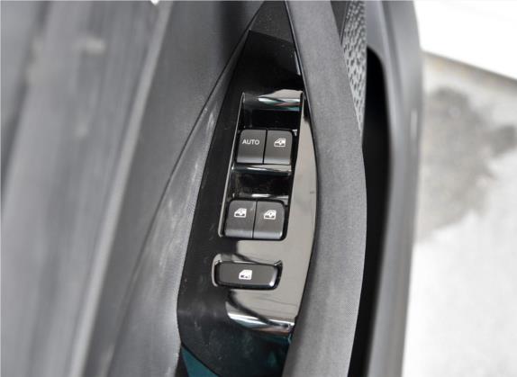 宝骏360 2018款 1.5L 自动精英型 国V 车厢座椅   门窗控制