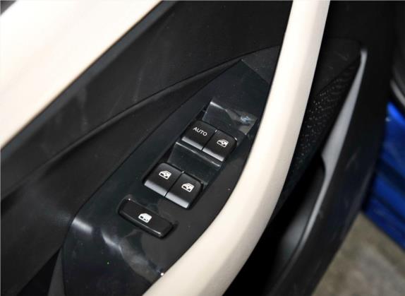 宝骏360 2018款 1.5L 自动豪华型 国V 车厢座椅   门窗控制