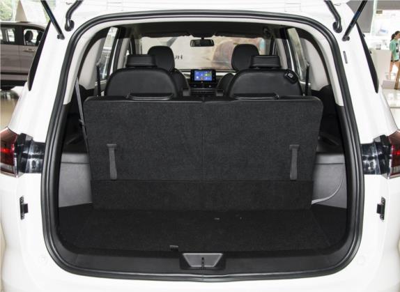 宝骏360 2019款 1.5L 自动精英型 国VI 车厢座椅   后备厢