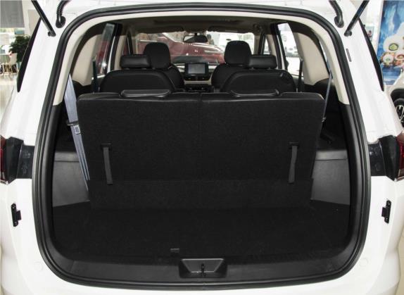 宝骏360 2019款 1.5L 自动豪华型 国VI 车厢座椅   后备厢