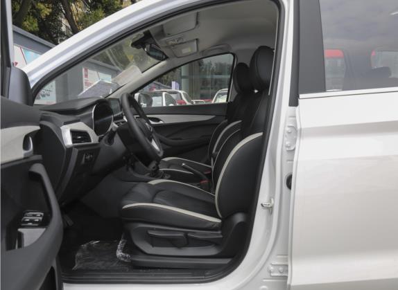 宝骏360 2019款 改款 1.5L 手动精英型 国VI 车厢座椅   前排空间