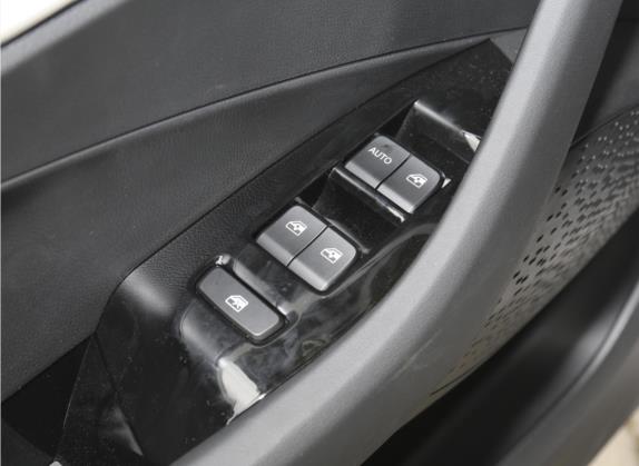 宝骏360 2019款 改款 1.5L 手动精英型 国VI 车厢座椅   门窗控制