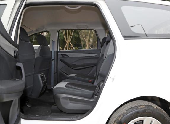 宝骏360 2021款 1.5L 手动舒适型 车厢座椅   后排空间