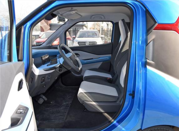 宝骏E200 2018款 智享版 车厢座椅   前排空间