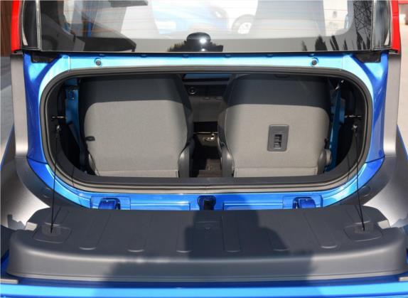 宝骏E200 2018款 智享版 车厢座椅   后备厢