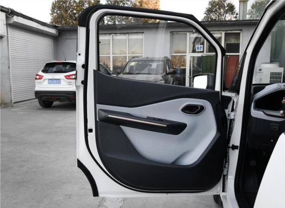 宝骏E200 2018款 智行版 车厢座椅   前门板