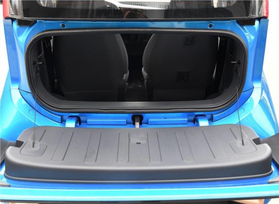 宝骏E200 2019款 250KM 智行版 车厢座椅   后备厢