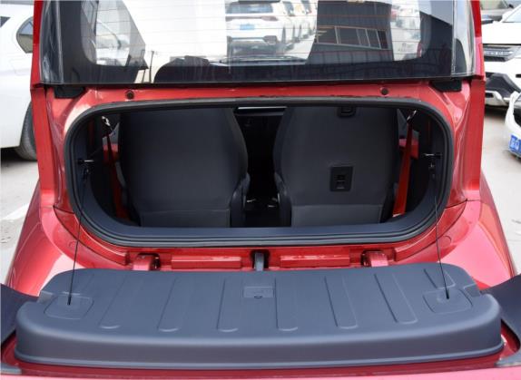 宝骏E200 2019款 250KM 智享版 车厢座椅   后备厢