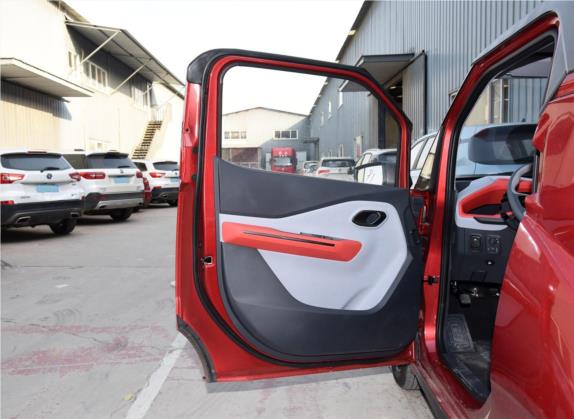 宝骏E200 2019款 250KM 智享版 车厢座椅   前门板