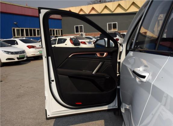 宝骏RS-5 2019款 1.5T CVT智能驾控尊贵版 国V 车厢座椅   前门板