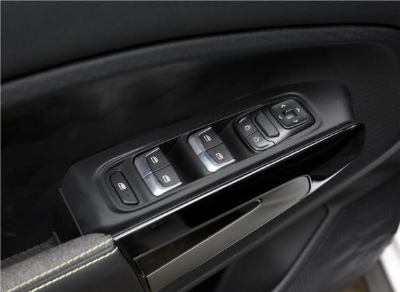 宝骏RM-5 2019款 1.5T CVT 24小时在线精英型 5座 车厢座椅   门窗控制