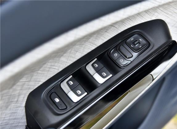宝骏RM-5 2019款 1.5T CVT 24小时在线尊贵型 5座 车厢座椅   门窗控制