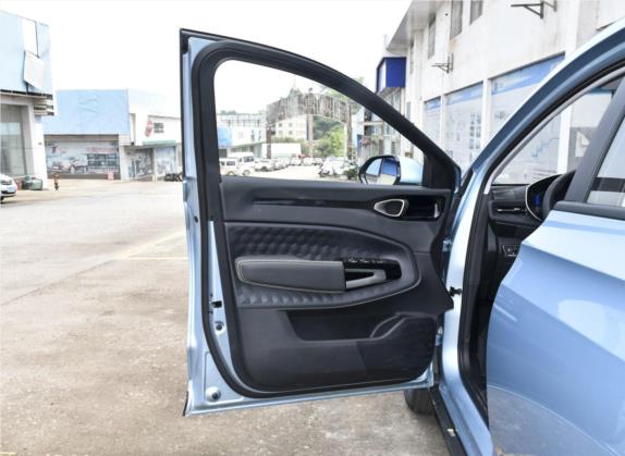 宝骏RM-5 2019款 1.5T 手动24小时在线精英型 6座 车厢座椅   前门板